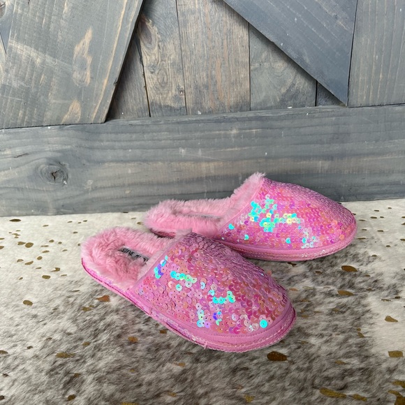 Super Awesome Steve Madden Pink Sequins, Fluffy Slipper, size Large 8-10 - Picture 2 of 8